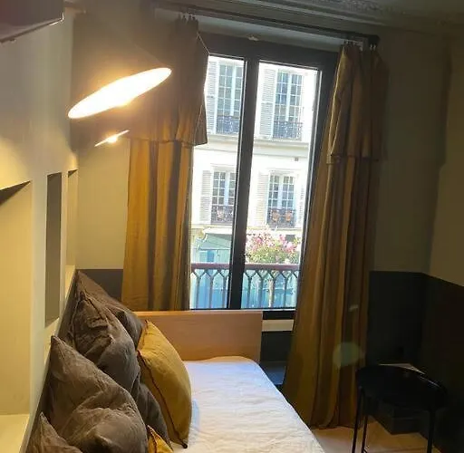 Quartier Rue Des Martyrs 9th Paris